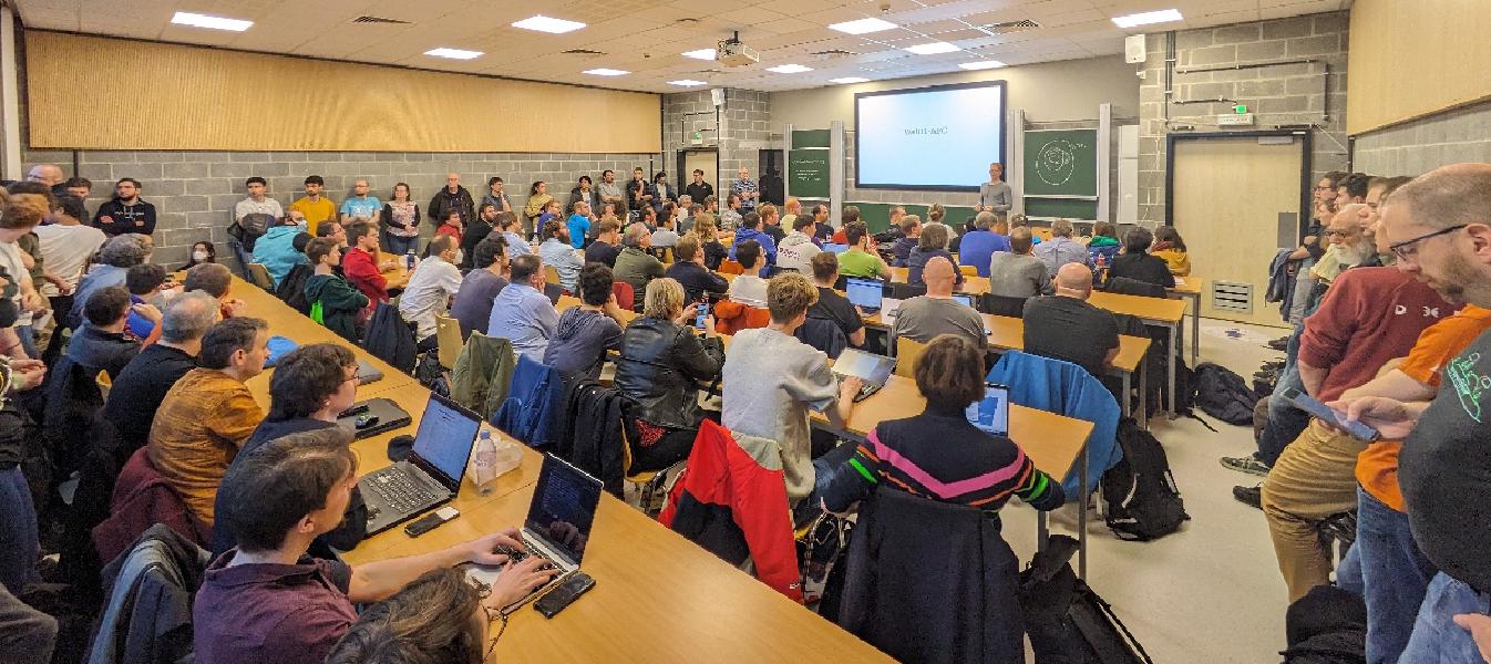 Picture of the crowded devroom in 2024